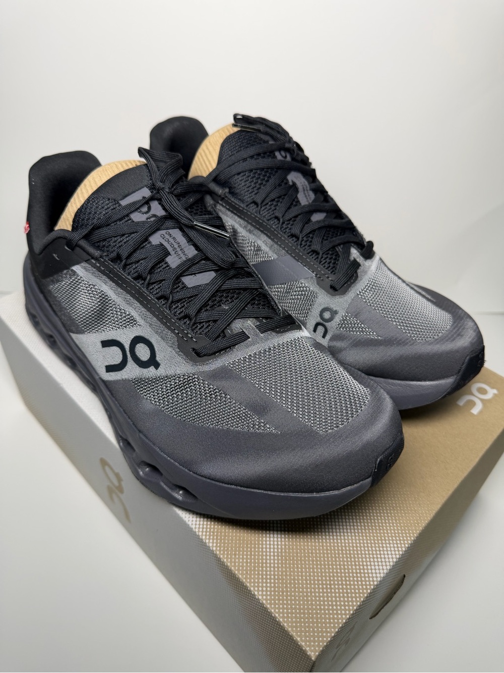 NIB On Cloudsurfer Next Mens 10.5W Wide Black Athletic Running Shoes Trainer NEW - Picture 4 of 16